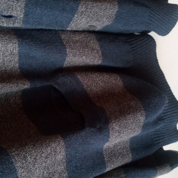 American Eagle Cardigan Sweater - Picture 5 of 9